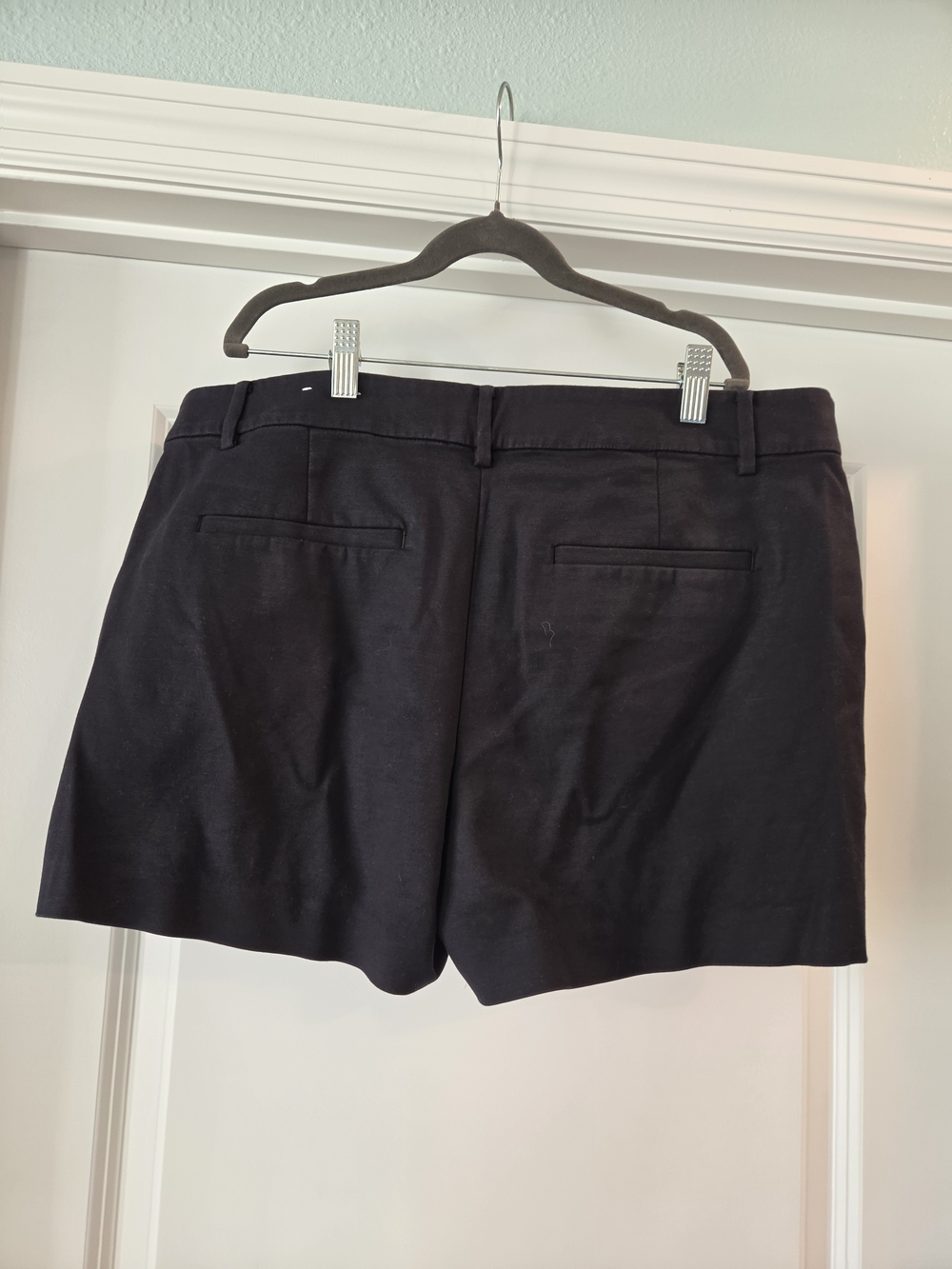 LOFT Black Tailored Shorts Size 12 Classic Career Casual Mid Rise - Picture 3 of 5